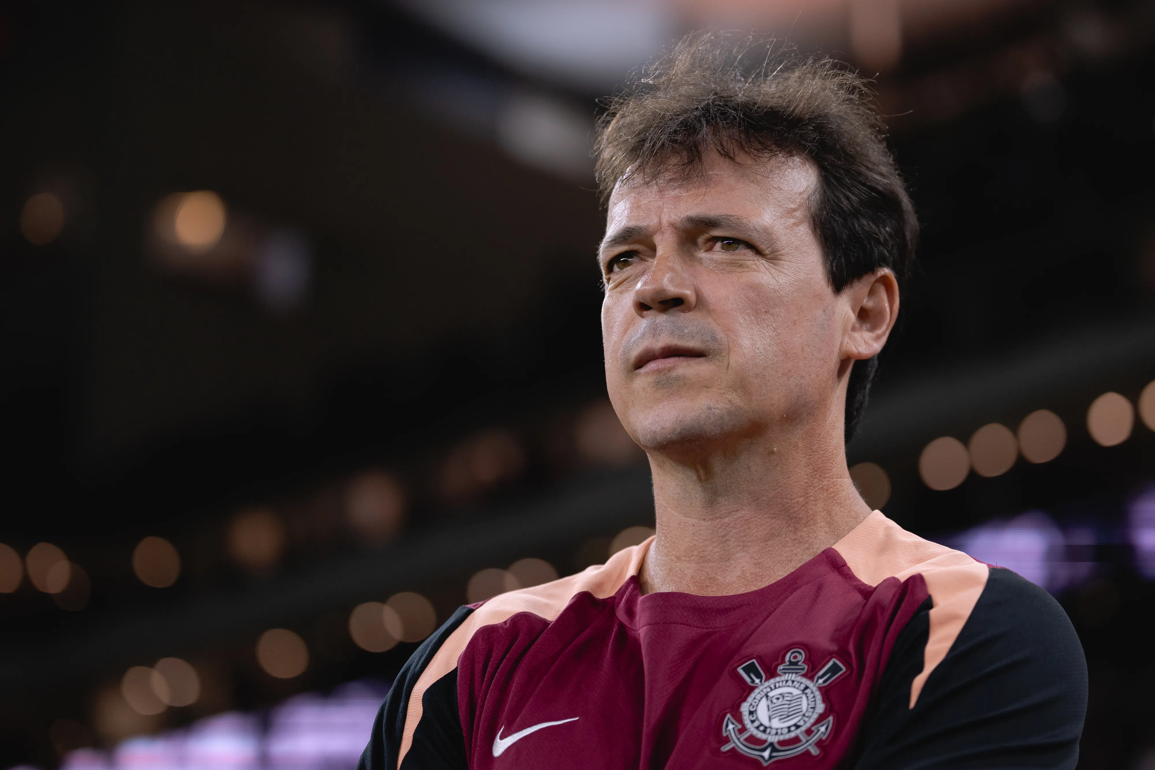 SP – SAO PAULO – 15/04/2026 – COPA LIBERTADORES 2026, CORINTHIANS X SANTA FE – Fernando Diniz tecnico do Corinthians durante partida contra o Santa Fe no estadio Arena Corinthians pelo campeonato Copa Libertadores 2026. Foto: Ettore Chiereguini/AGIF