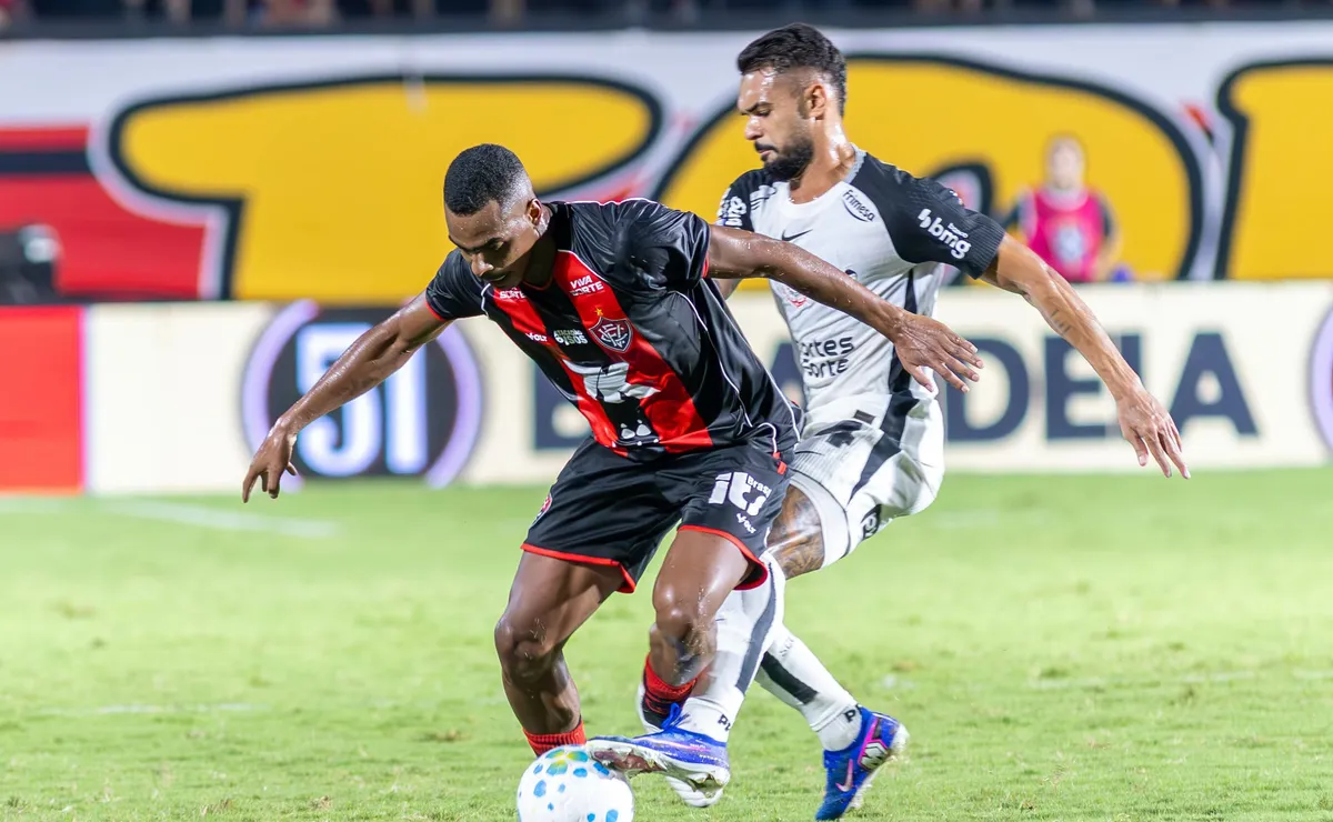 Torcida do Corinthians critica primeiro tempo apático contra o Vitória após pressão e falta de criação