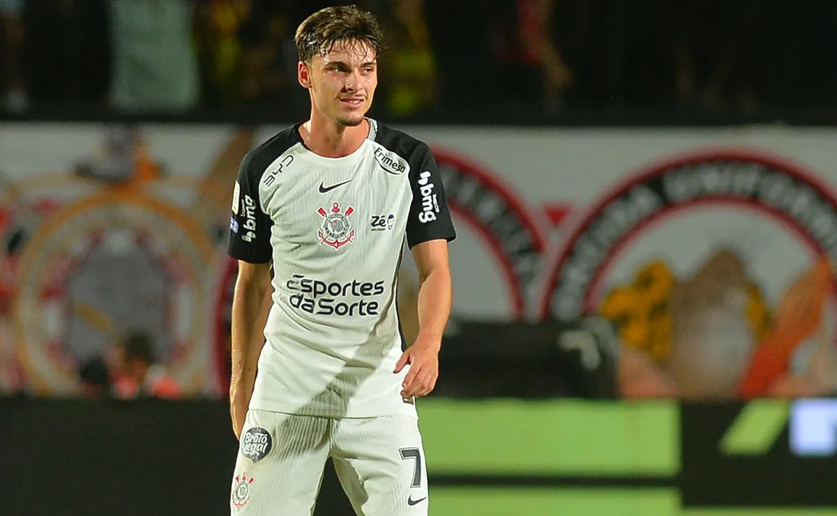 Breno Bidon sente no gramado e substituição preocupa a Fiel Torcida após Grêmio x Corinthians