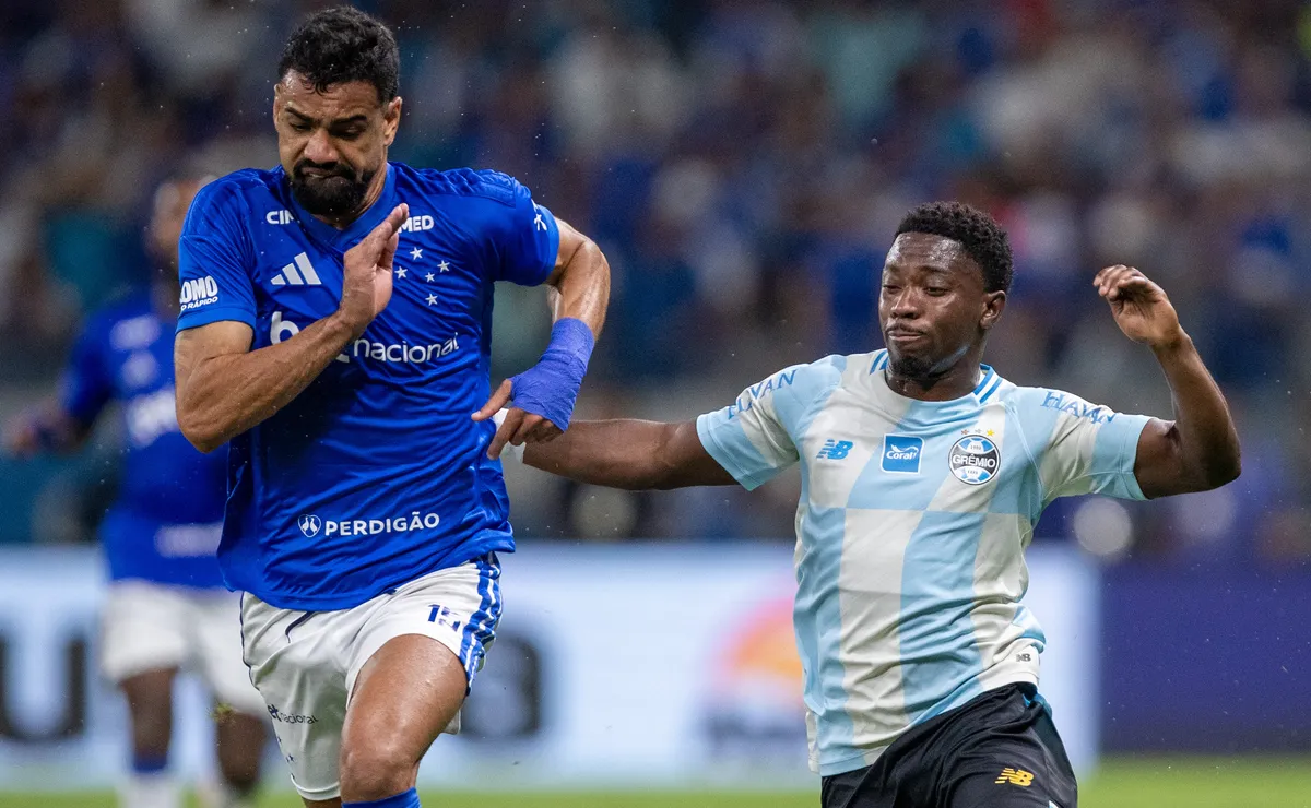 Grêmio perde fora de casa contra o Cruzeiro e Luis Castro se complica no comando do Imortal após críticas