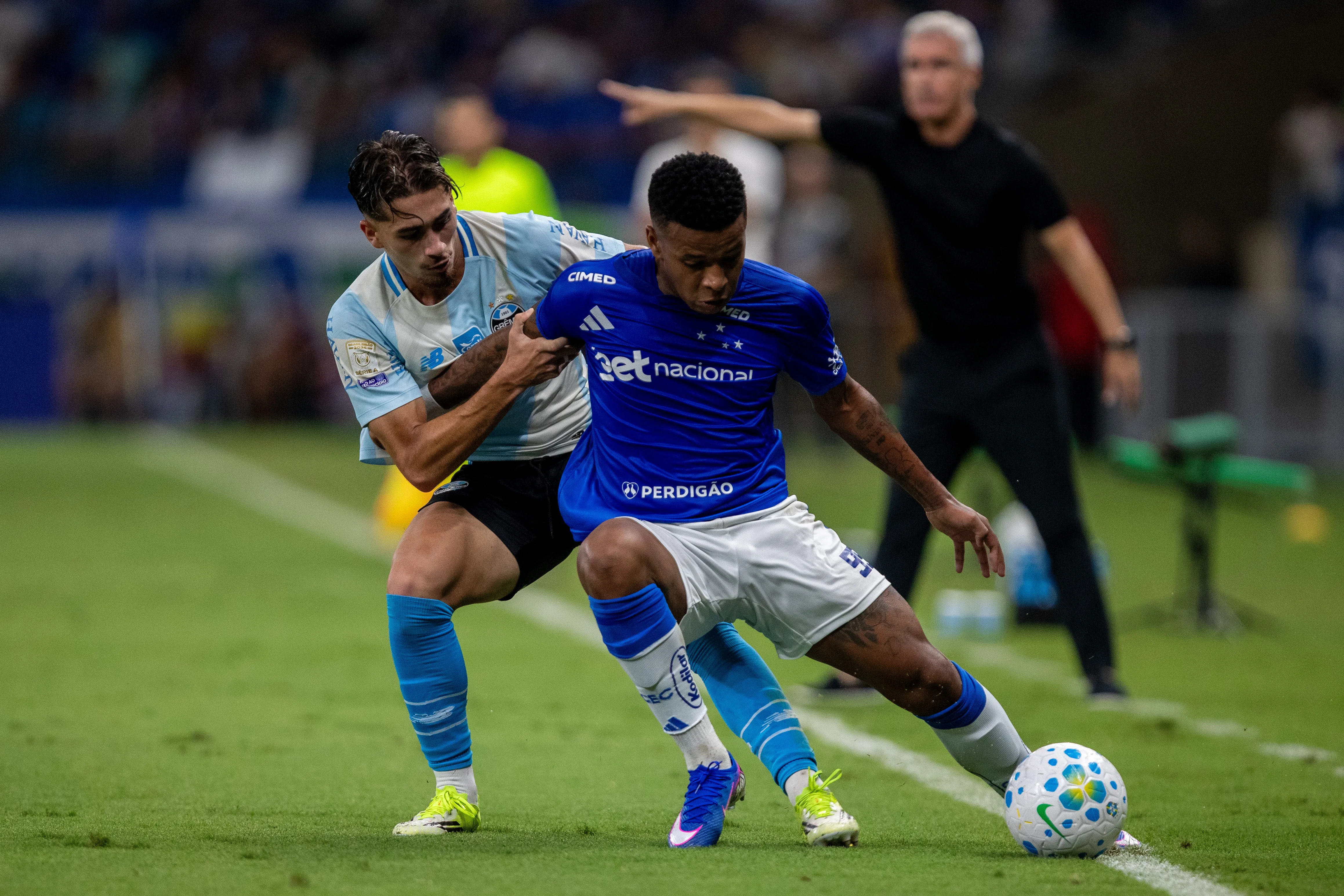 MG – BELO HORIZONTE – 18/04/2026 – BRASILEIRO A 2026, CRUZEIRO X GREMIO – Arroio jogador do Cruzeiro durante partida contra o Gremio no estadio Mineirao pelo campeonato Brasileiro A 2026. Foto: Fernando Moreno/AGIF