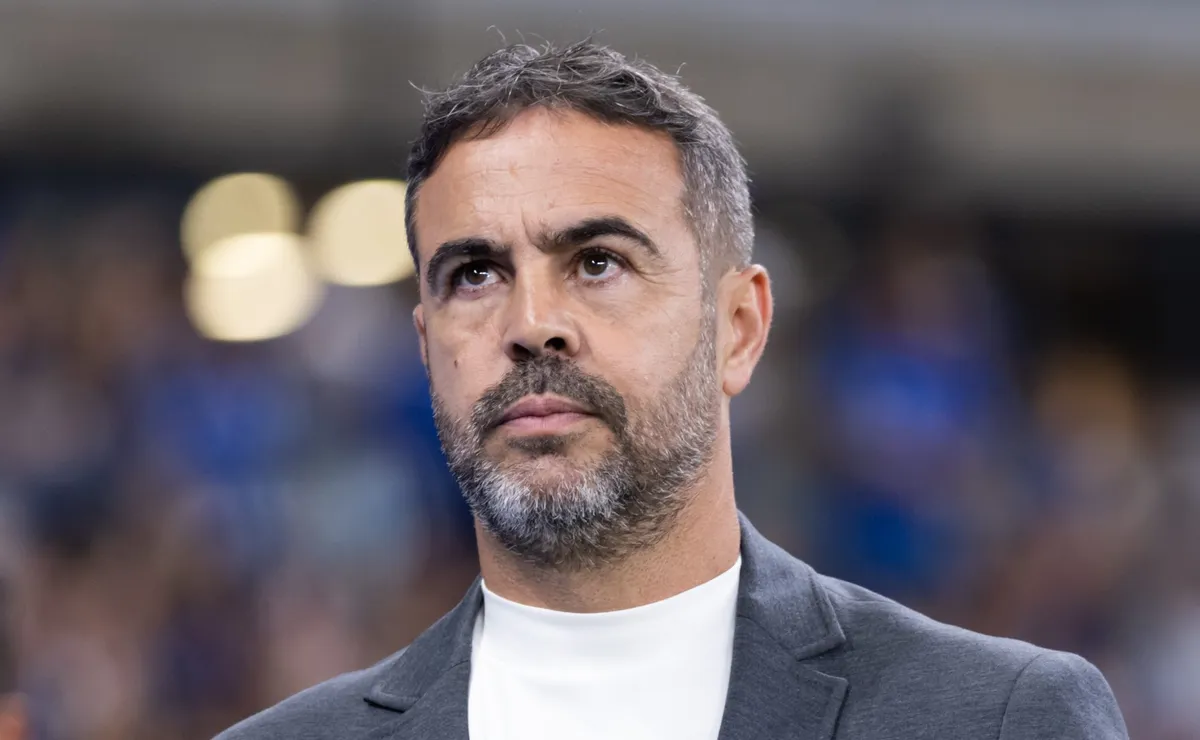 Artur Jorge explica razão da vitória em Cruzeiro x Grêmio no Mineirão: “Não deixamos criarem”