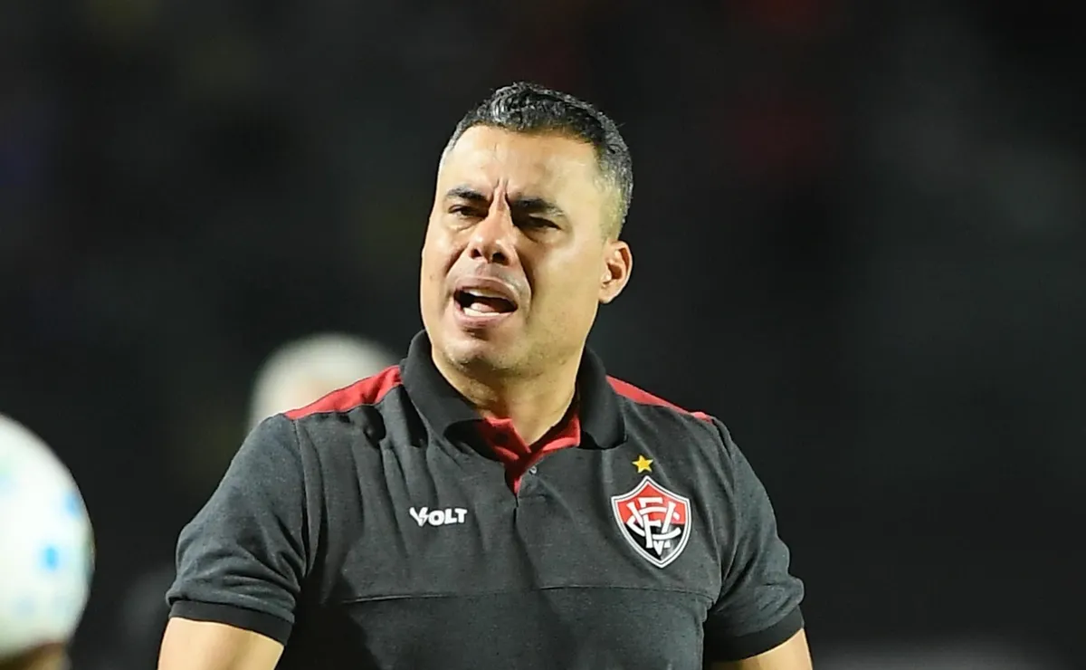 Jair Ventura analisa empate em Vitória x Corinthians e aponta superioridade: “Tirar o conforto do Diniz”