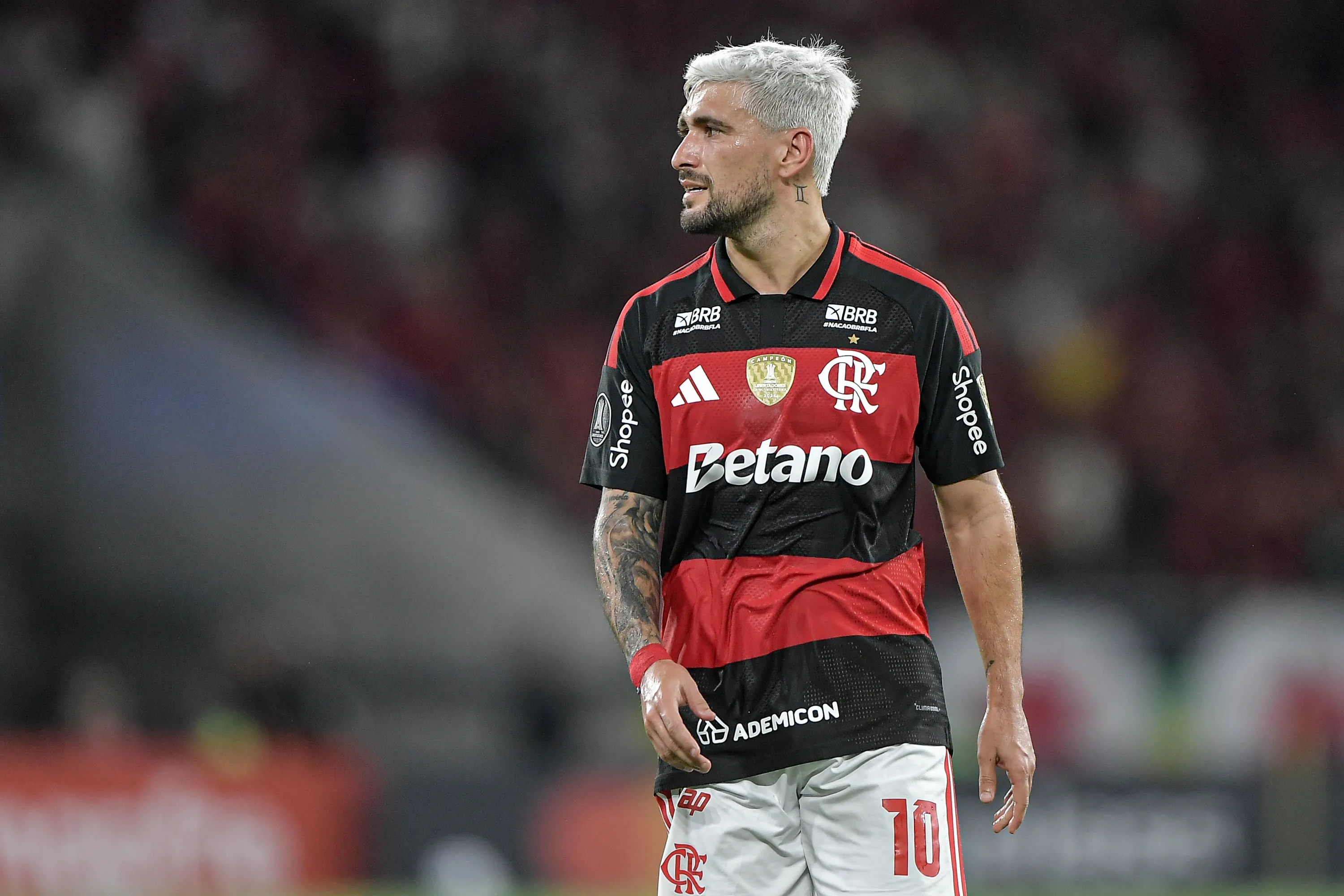 RJ – RIO DE JANEIRO – 16/04/2026 – COPA LIBERTADORES 2026, FLAMENGO X INDEPENDIENTE MEDELLIN – Arrascaeta jogador do Flamengo durante partida contra o Independiente Medellin no estadio Maracana pelo campeonato Copa Libertadores 2026. Foto: Thiago Ribeiro/AGIF