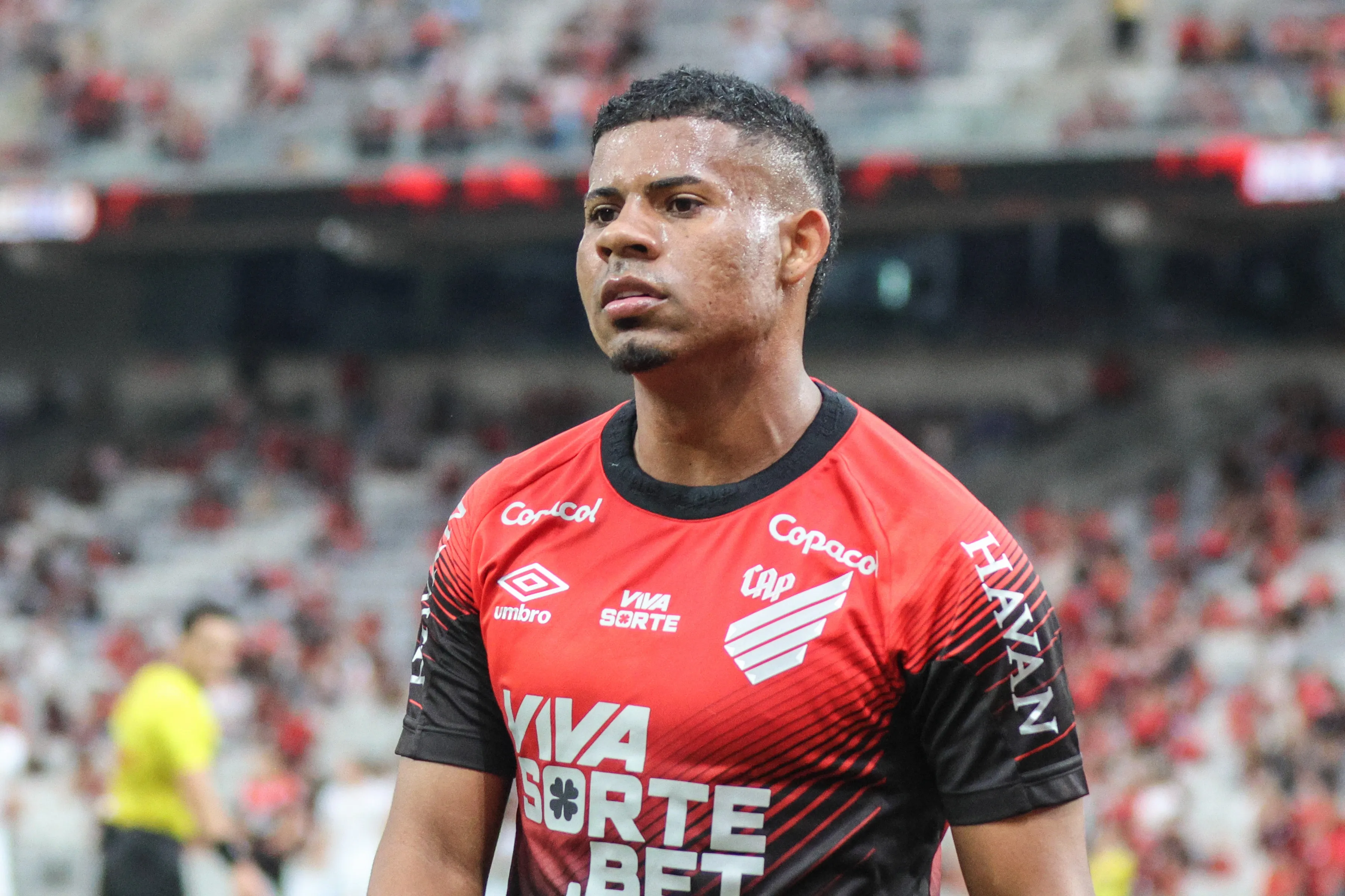 PR – CURITIBA – 24/01/2026 – PARANAENSE 2026, ATHLETICO-PR X GALO MARINGA – Gilberto jogador do Athletico-PR durante partida contra o Galo Maringa no estadio Arena da Baixada pelo campeonato Paranaense 2026. Foto: Robson Mafra/AGIF