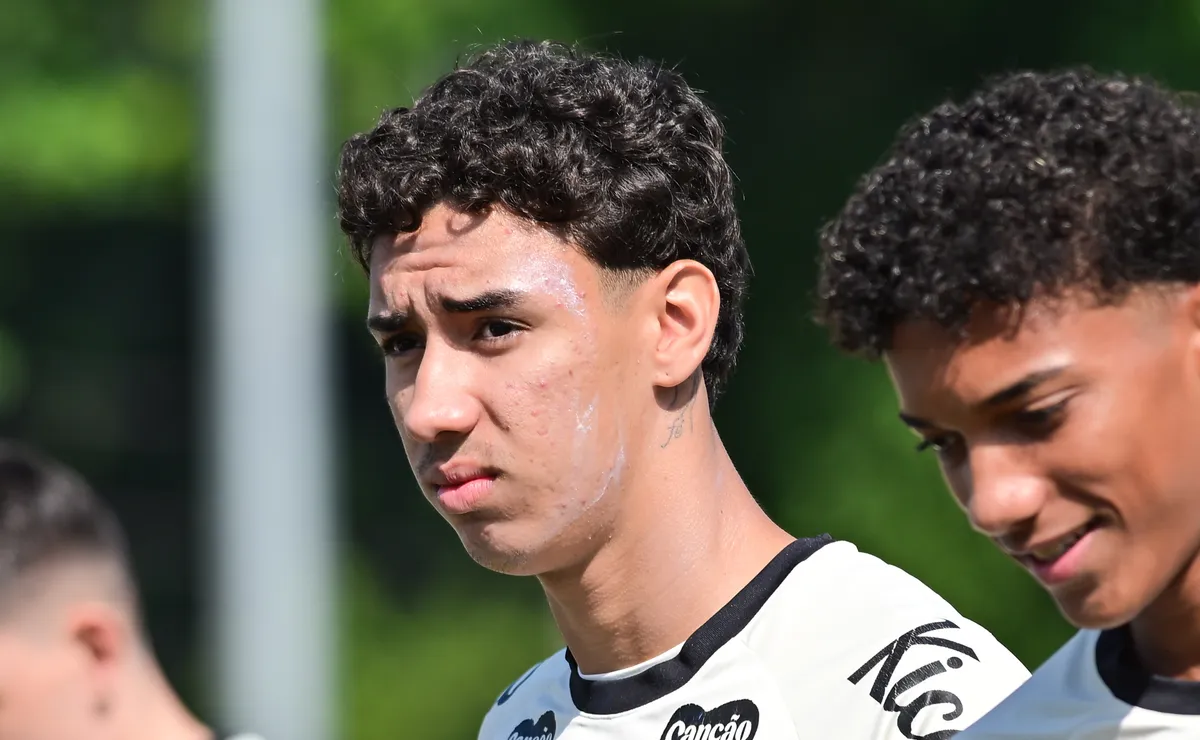 Cuca propõe desafio a Gabriel Bontempo por mais gols no Santos e estratégia é exposta