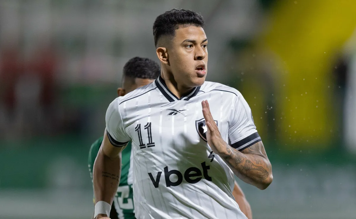 Matheus Martins avalia trabalho de Franclim Carvalho no Botafogo após goleada e projeta sequência decisiva