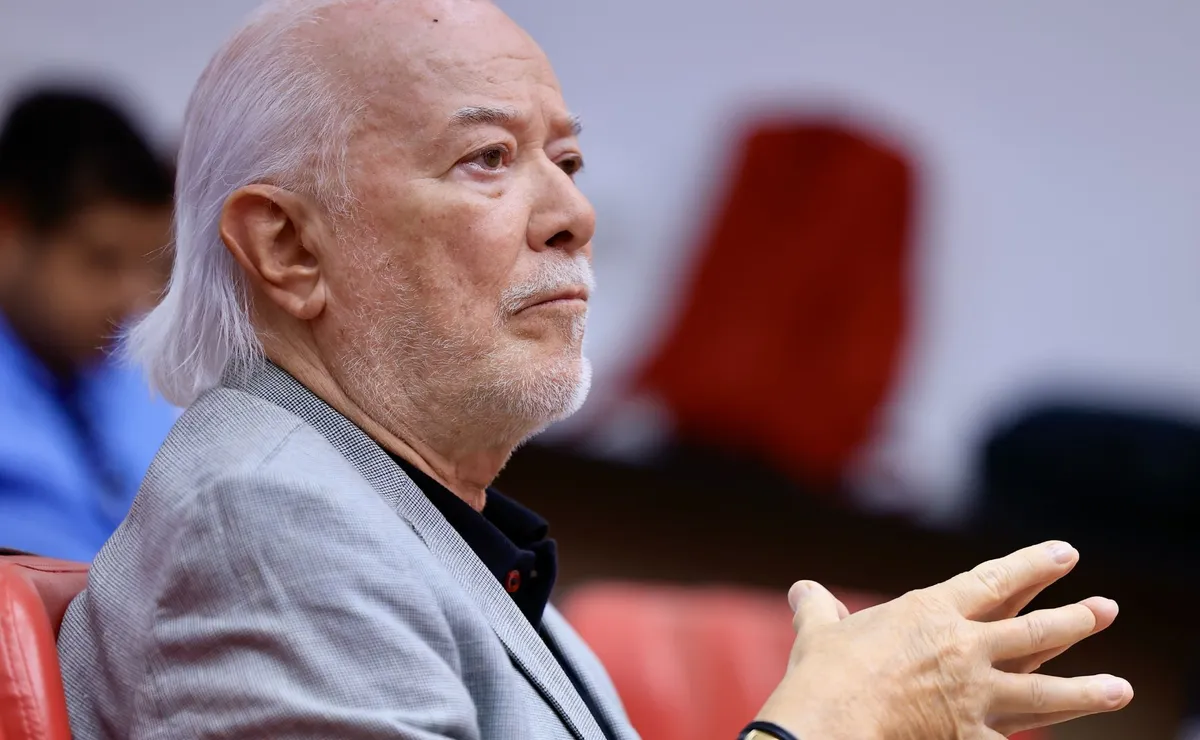 Massis tira Flávio Marques da presidência após críticas a contratos de marketing no São Paulo