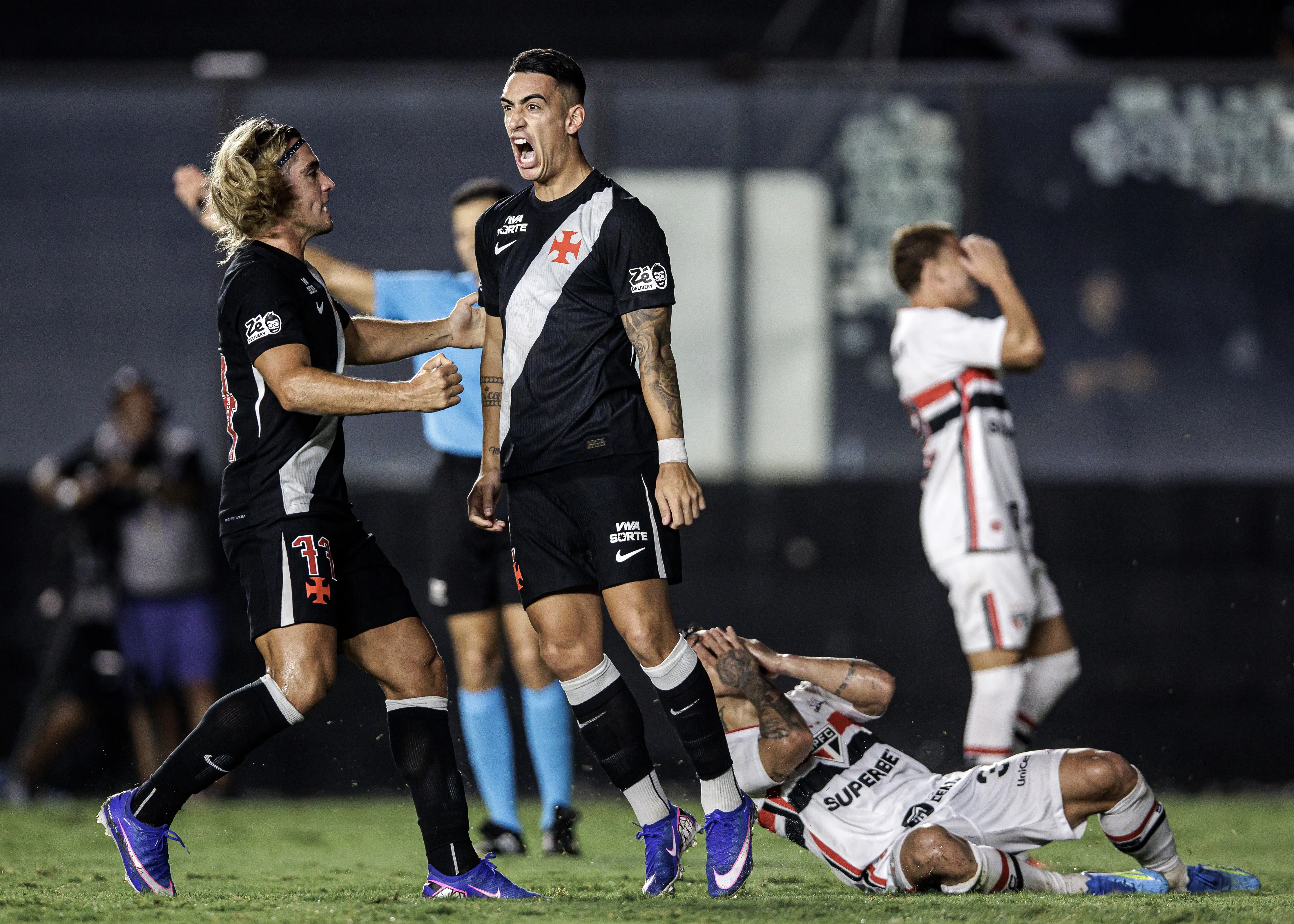 Vasco venceu o São Paulo de virada pelo Brasileirão. Foto: Andre Mourao/AGIF
