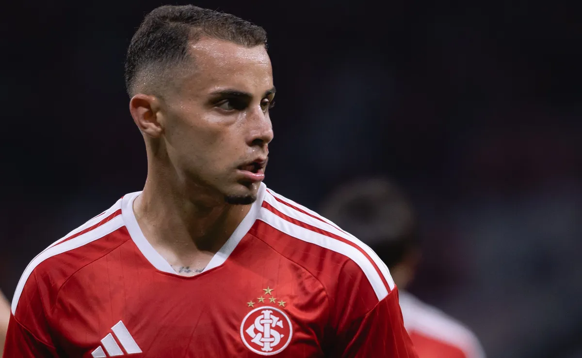 Bruno Gomes perde chance real em derrota do Internacional para o Mirassol por 2 a 1