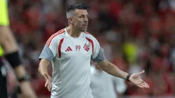 Paulo Pezzolano é o técnico do Internacional. Foto: Liamara Polli/AGIF tecnico do Internacional durante partida contra o Gremio no estadio Beira-Rio pelo campeonato Brasileiro A 2026. Foto: Liamara Polli/AGIF