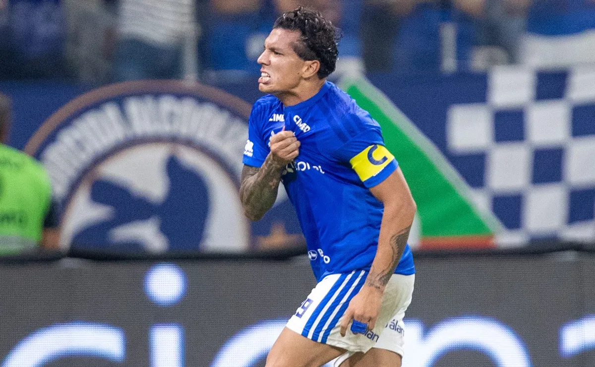 Volante Lucas Romero revela que voltou antes do tempo ideal para ajudar o time do Cruzeiro