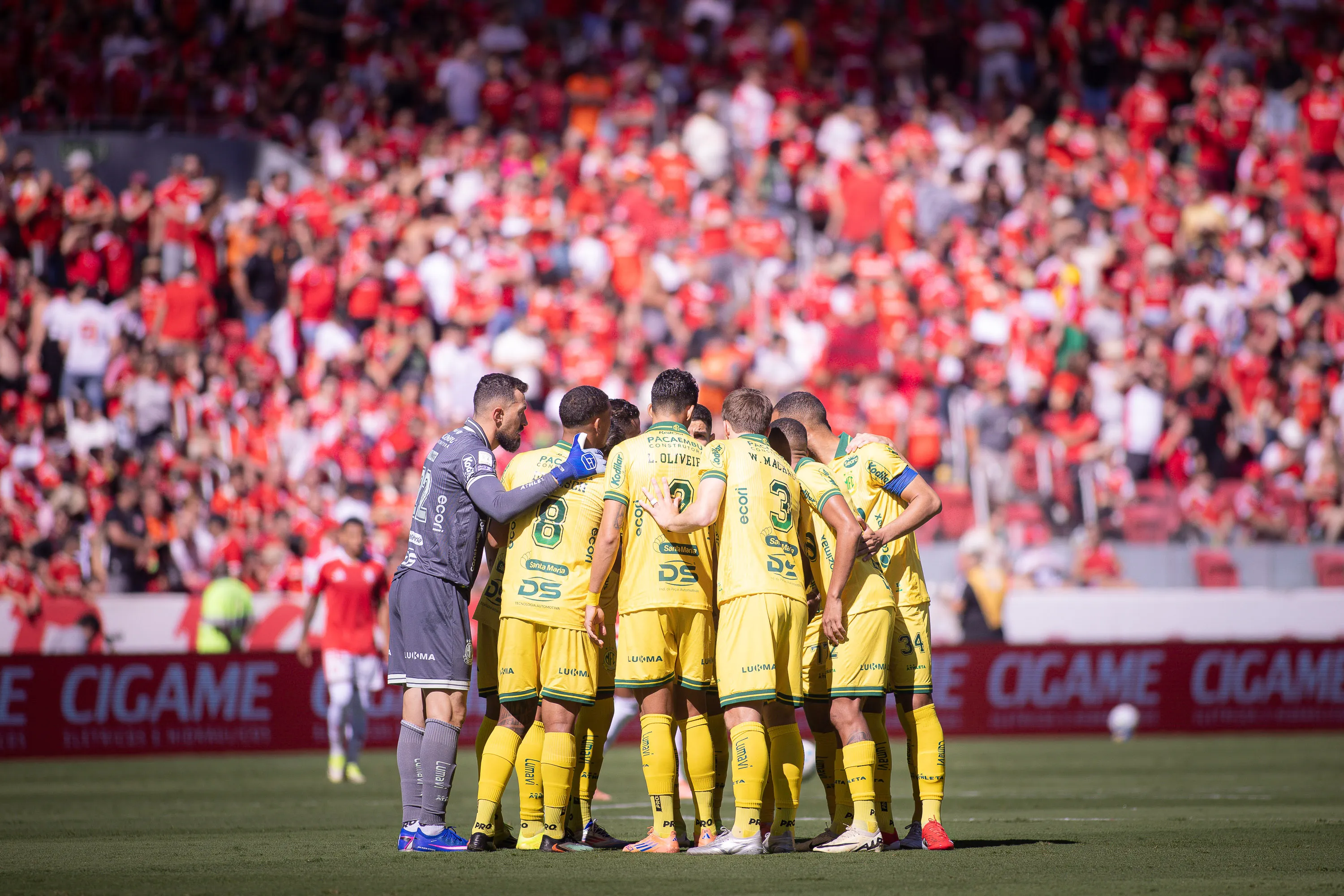 Jogadores do Mirassol antes da partida contra Internacional no estadio Beira-Rio pelo campeonato Brasileiro A 2026. Foto: Maxi Franzoi/AGIF