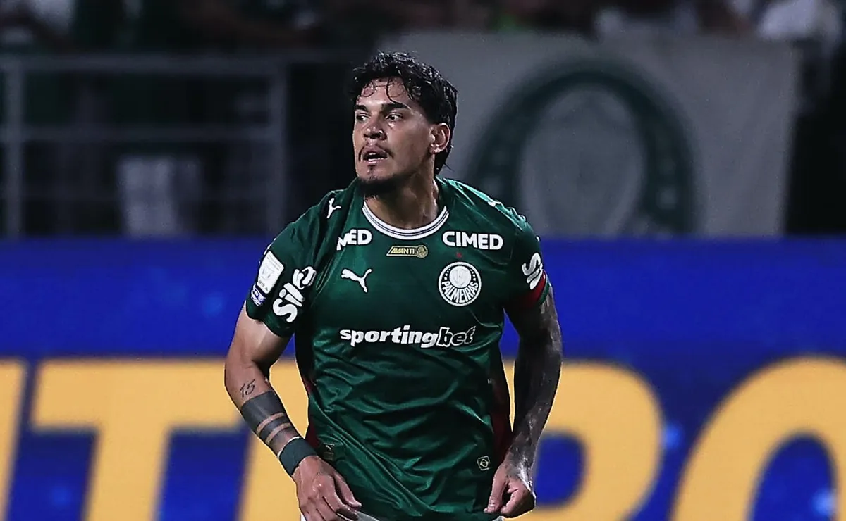 Gómez decide no alto e no rebote, e Palmeiras abre o placar diante do Athletico-PR