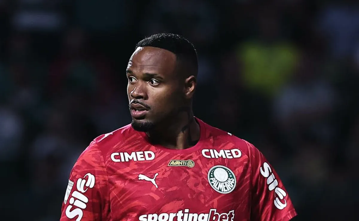 Carlos Miguel salva Palmeiras contra o Athletico, garante vitória e é ovacionado pela torcida