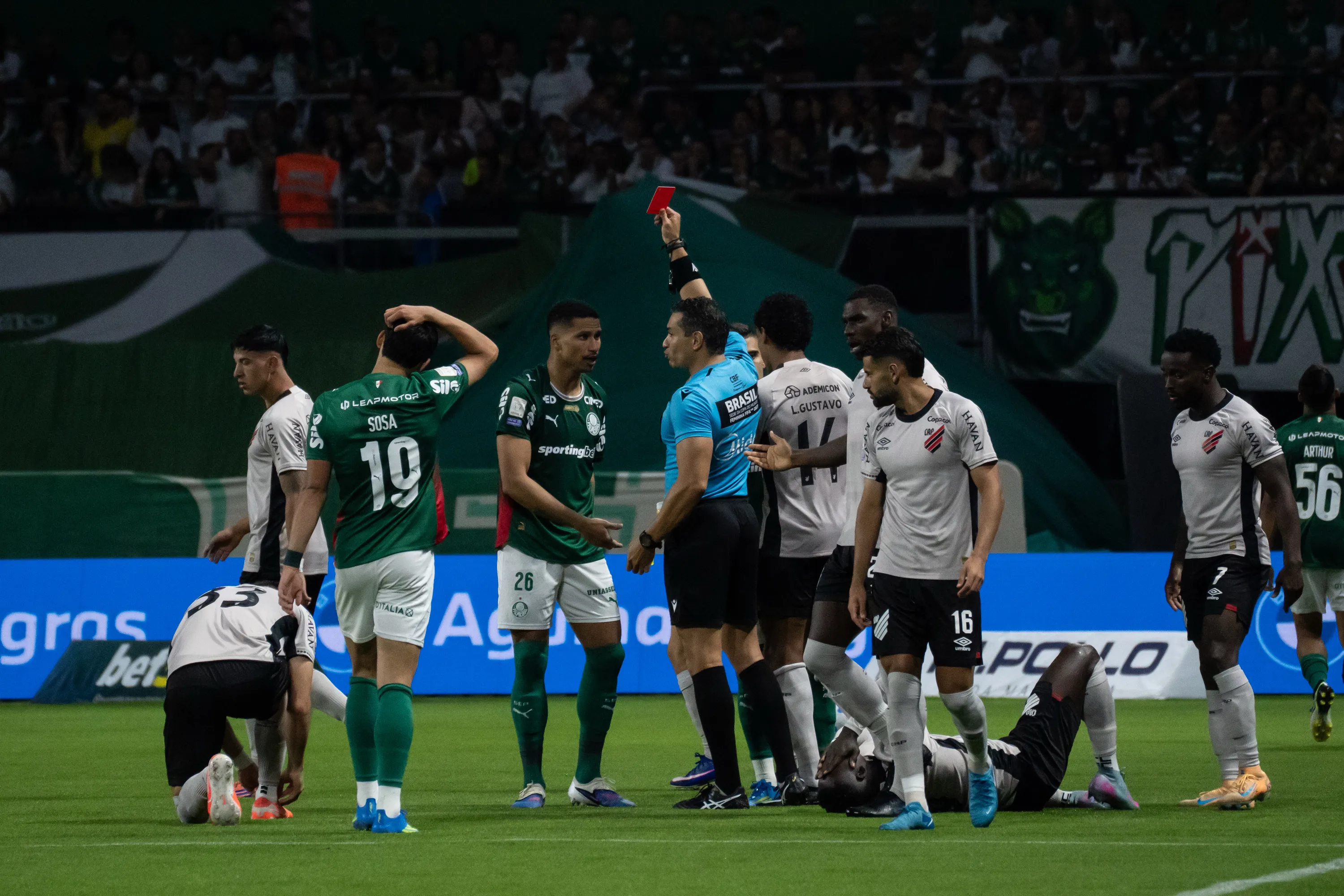 Momento da expulsão de Murilo. Foto: Vitor Bitencourt/RP FOTOPRESS/AGIF