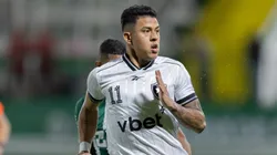Matheus Martins jogador do Botafogo durante partida contra o Chapecoense. Foto: Liamara Polli/AGIF