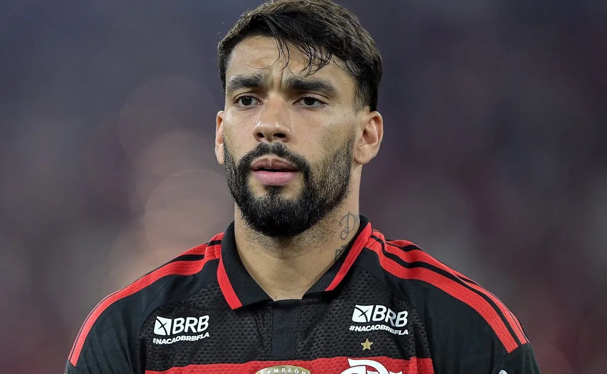 Lucas Paquetá se pronuncia e descarta lesão grave no joelho pelo Flamengo após susto contra o Bahia
