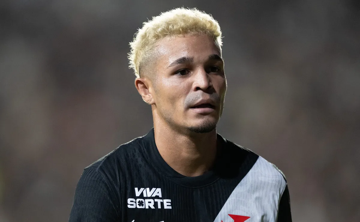 Adson é determinante em vitória do Vasco e se posiciona sobre titularidade: “Não me preocupo muito com isso”