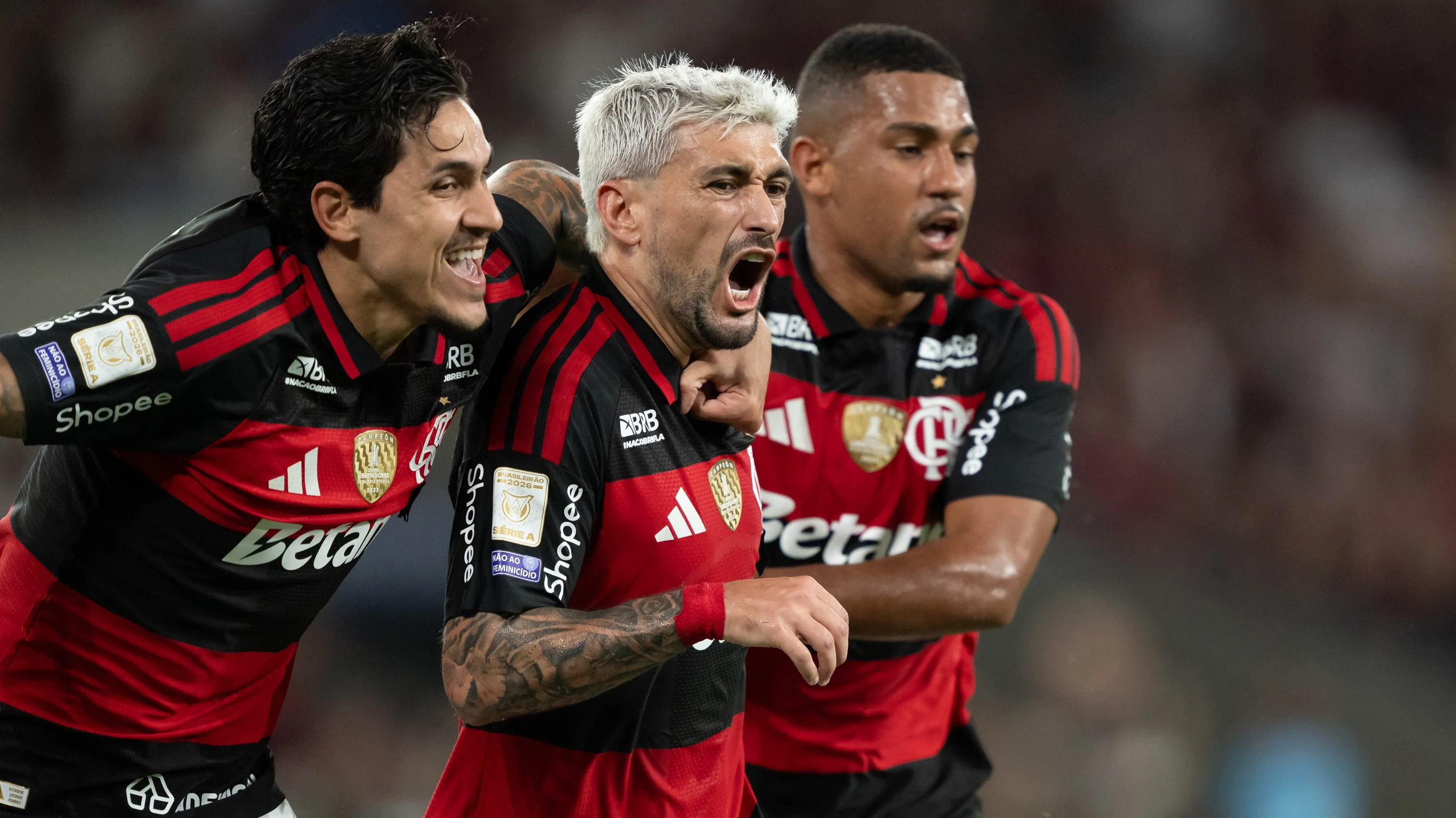 De Arrascaeta  comemora seu gol durante partida contra o Bahia n. Foto: Jorge Rodrigues/AGIF