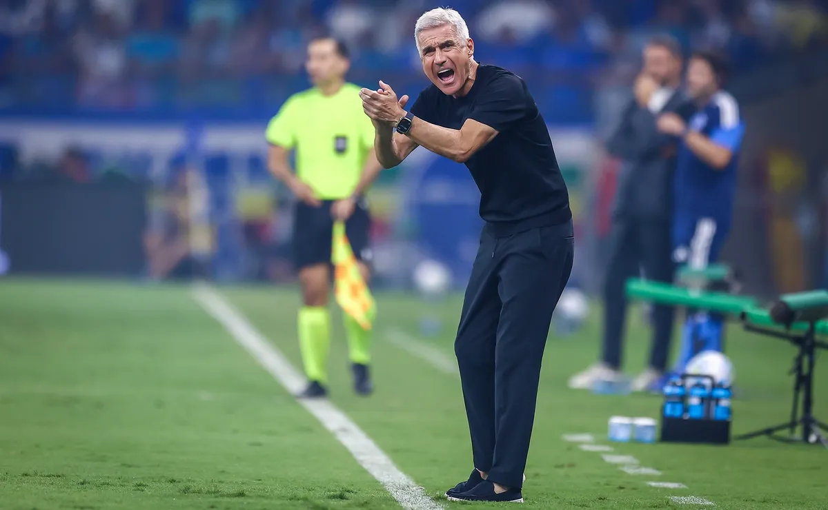 Luís Castro perde a paciência com Pavón, Noriega e Nardoni no Grêmio e sinaliza saída do trio