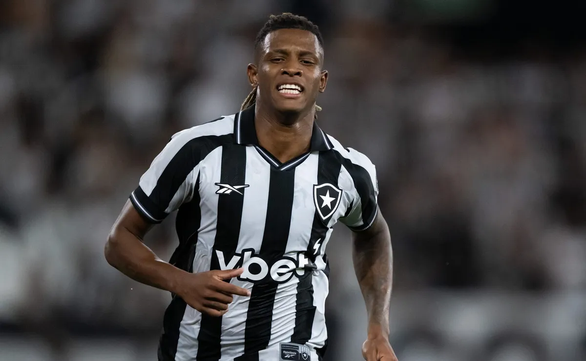 Flamengo define data e prepara proposta por Danilo após sinal positivo do Botafogo, diz jornalista