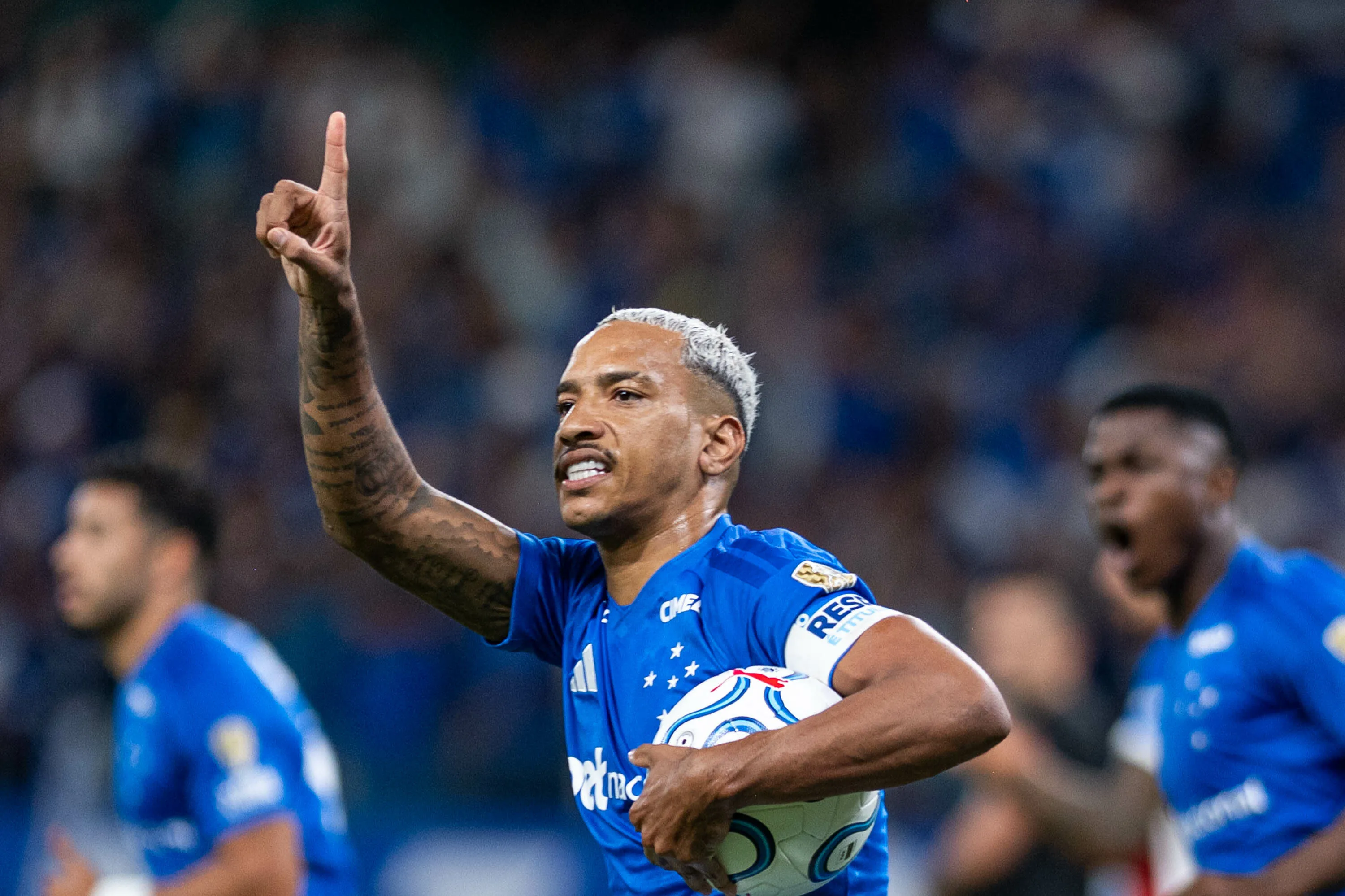 Matheus Pereira comemora seu gol na Libertadores. Foto: Alessandra Torres/AGIF