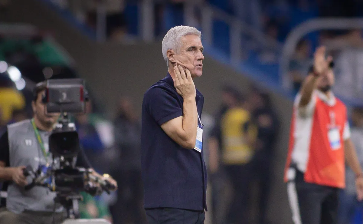 Pressionado por resultados, Grêmio deve fazer mudanças para confronto contra o Confiança na Copa do Brasil