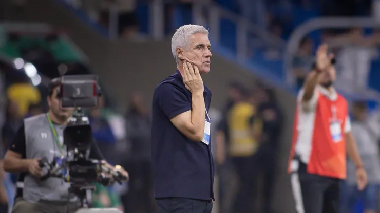 Luis Castro no Grêmio. Foto: Maxi Franzoi/AGIF