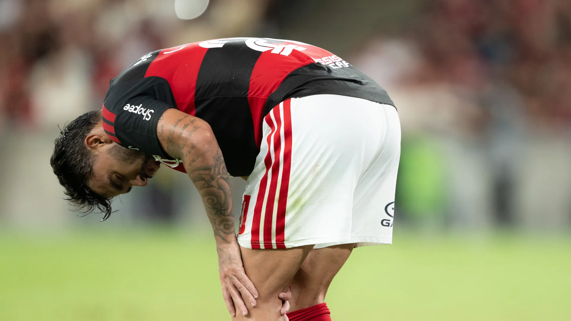 Lucas Paquetá preocupou a Nação Rubro-Negra após lesão – Foto: Jorge Rodrigues/AGIF