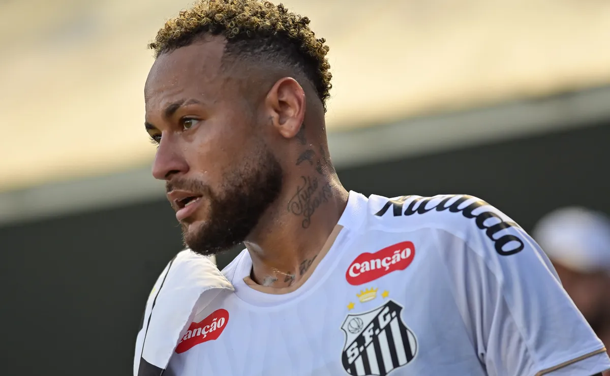 Neymar completa três jogos seguidos pelo Santos e confirma evolução física na temporada