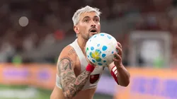 Arrascaeta recebeu cartão amarelo.