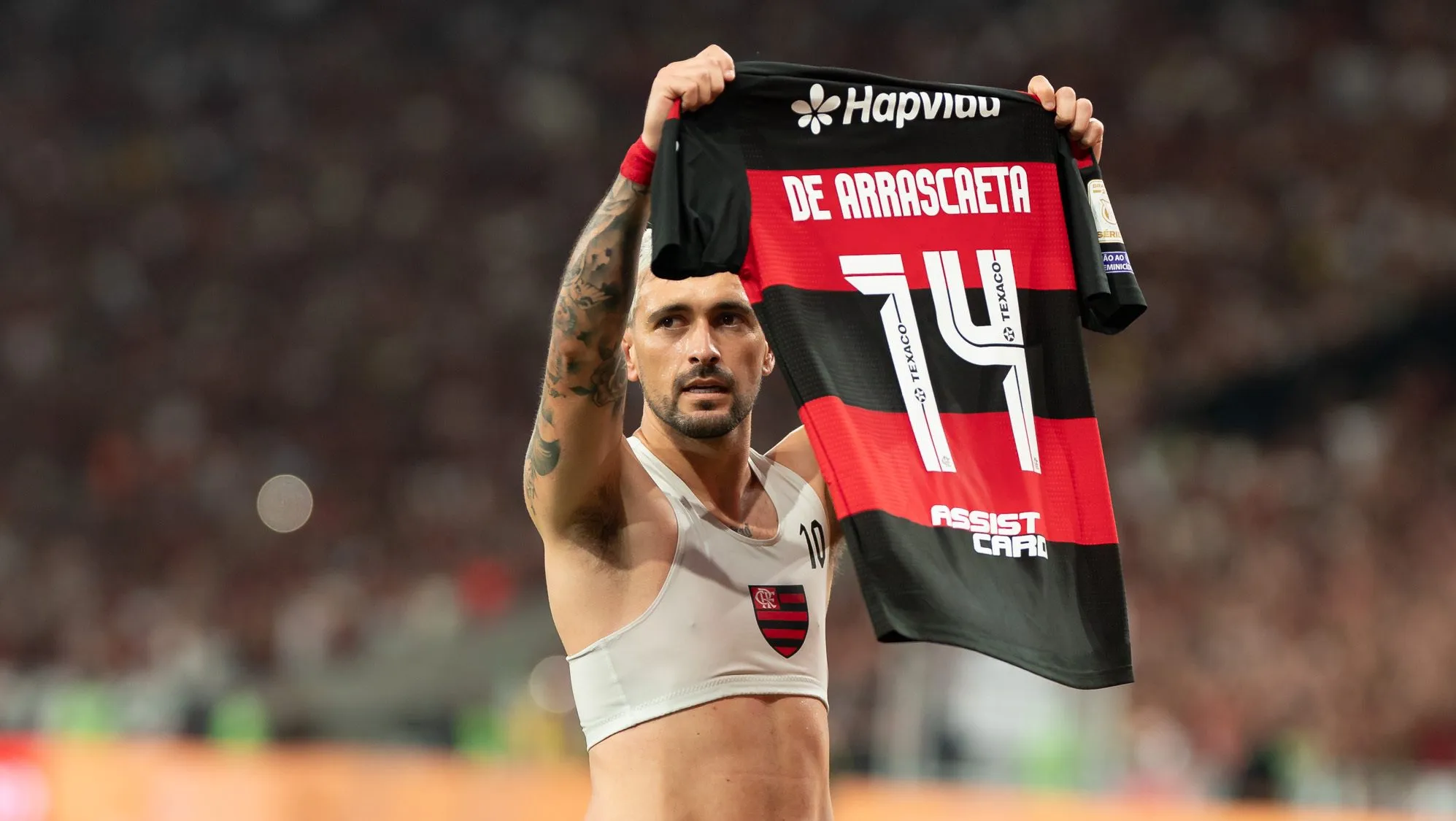 Arrascaeta homenageou Oscar Schmidt - Foto: Jorge Rodrigues/AGIF.