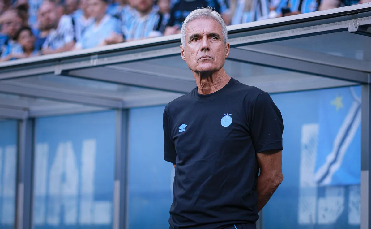 Luís Castro vive pressão no Grêmio e vê números despencarem após início promissor no clube