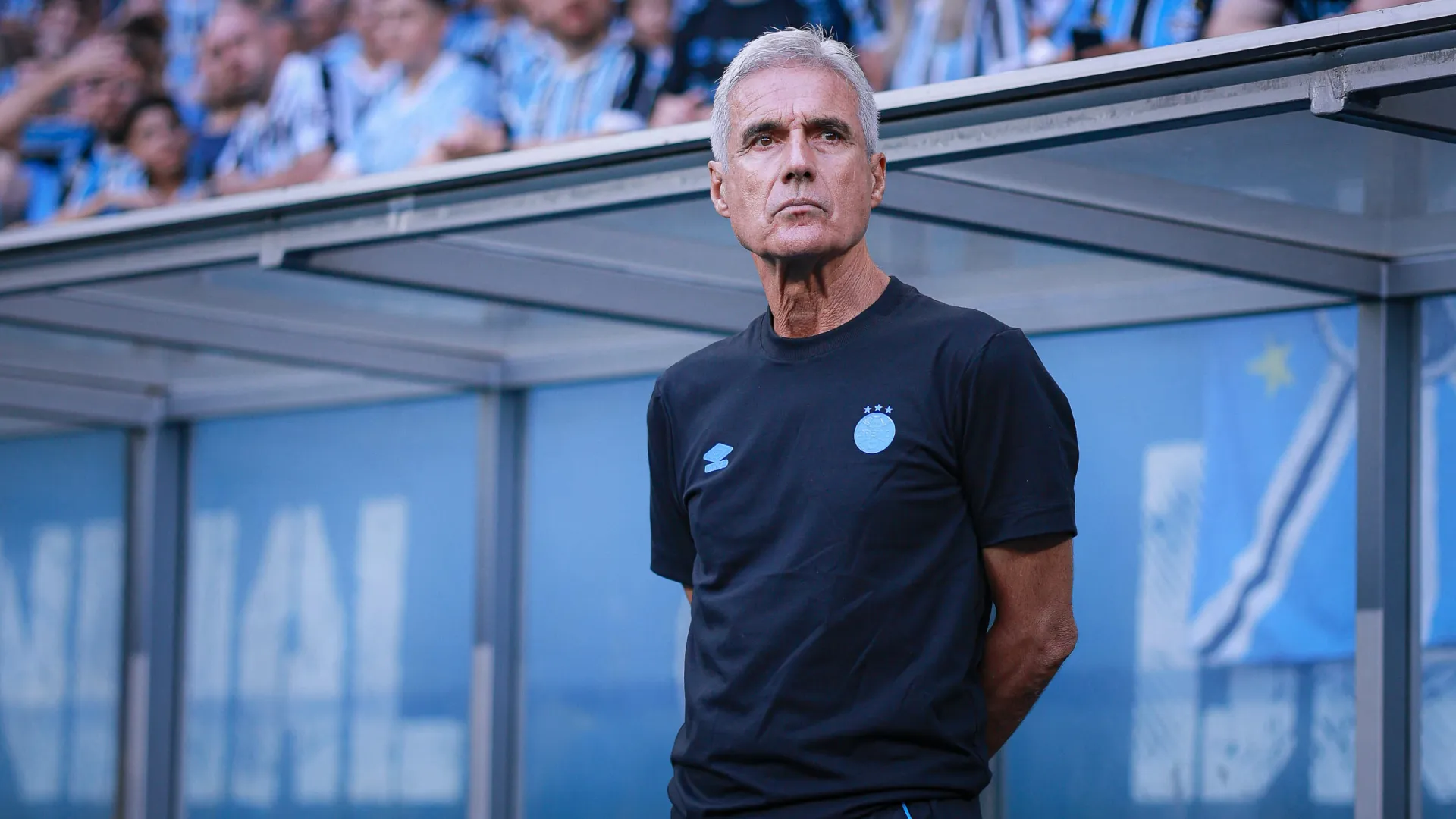 Luís Castro no comando técnico do Grêmio – Foto: Maxi Franzoi/AGIF