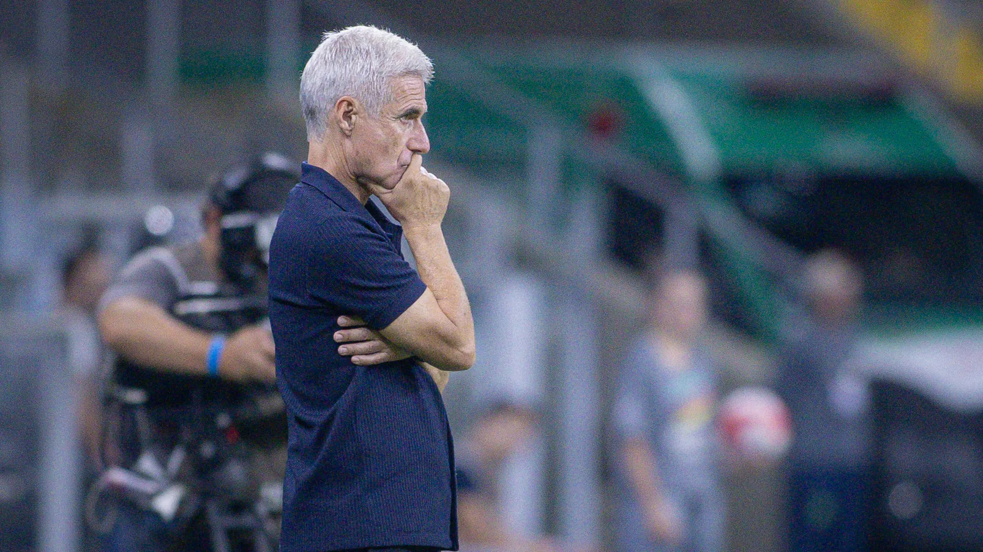 Luís Castro não vive bom momento no Grêmio – Foto: Maxi Franzoi/AGIF