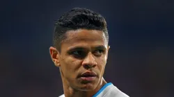 Douglas Santos em campo pelo Zenit.