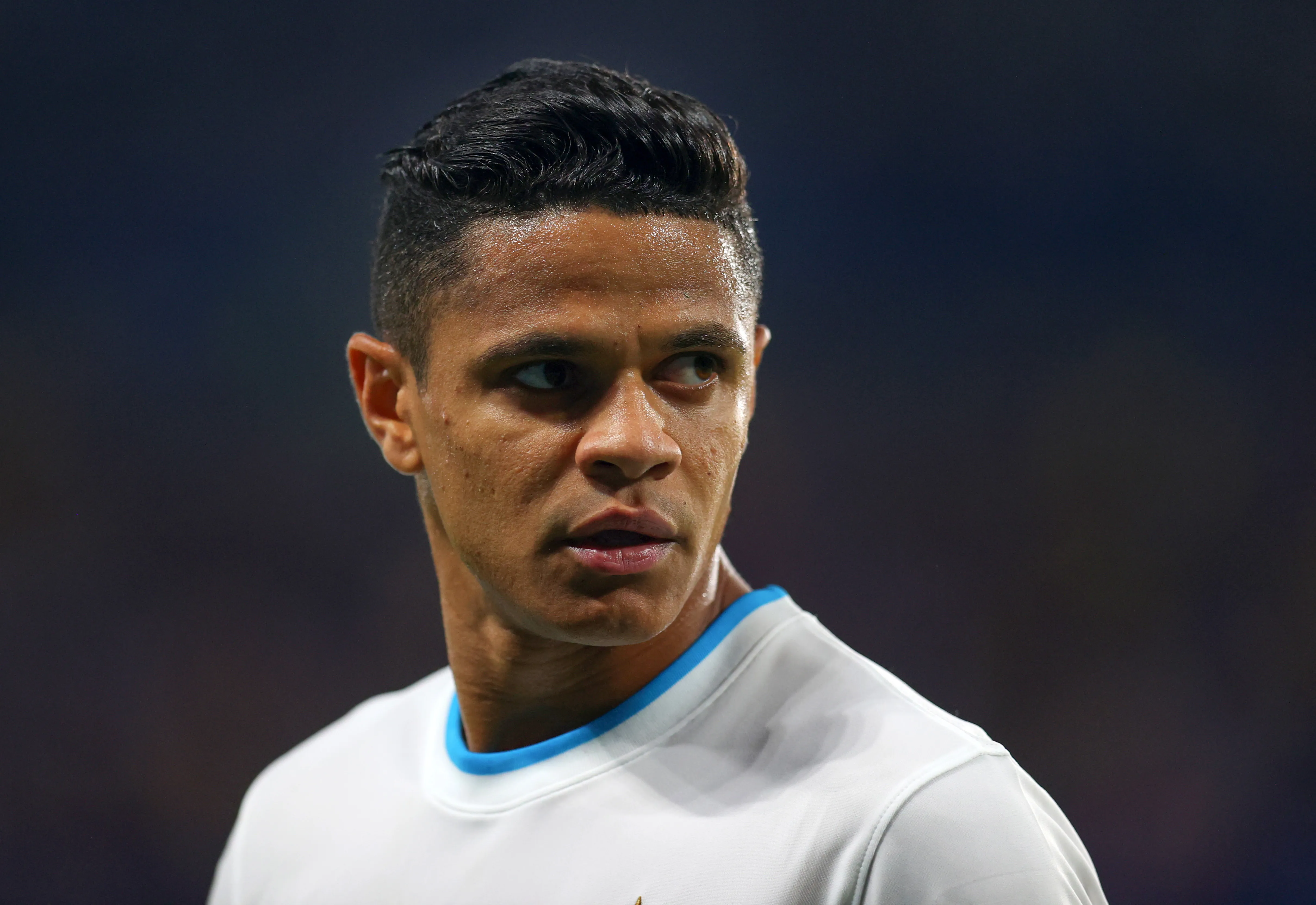 Douglas Santos, lateral-esquerdo do Zenit – Foto: Catherine Ivill/Getty Images