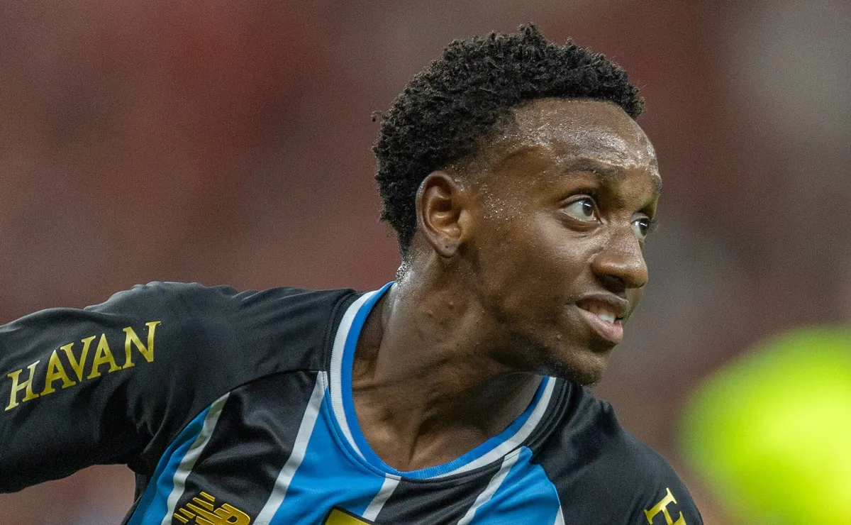 Grêmio decide vender Gabriel Mec na janela de julho e exige R$ 117 milhões; Chelsea fez investida