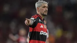 Arrascaeta em ação pelo Flamengo no Maracanã - Foto: Thiago Ribeiro/AGIF