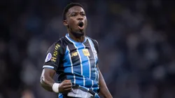 Amuzu em campo pelo Grêmio. Foto: Maxi Franzoi/AGIF