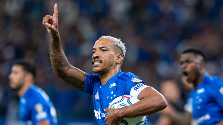 Matheus Pereira jogador do Cruzeiro comemora seu gol durante partida contra o Universidad Católica. Foto: Alessandra Torres/AGIF