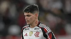 Ayrton Lucas, lateral-esquerdo do Flamengo - Foto: Thiago Ribeiro/AGIF
