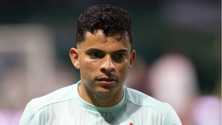 Bruno Rodrigues em campo durante jogo no Allianz Parque.