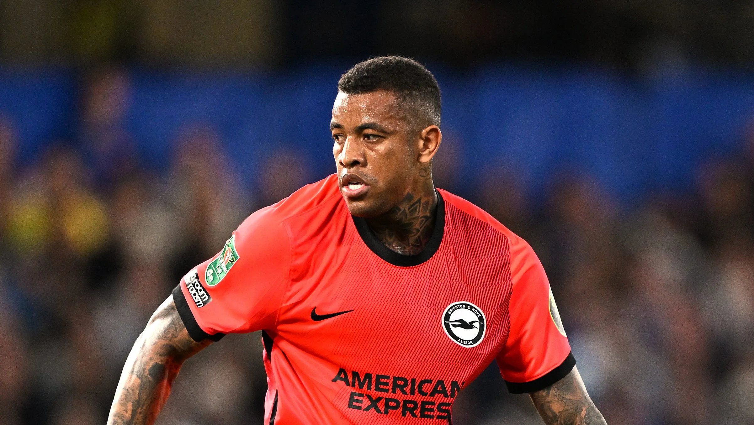 Foto:  Mike Hewitt/Getty Images – Igor Julio, do Brighton, em ação durante a partida contra o Chelsea