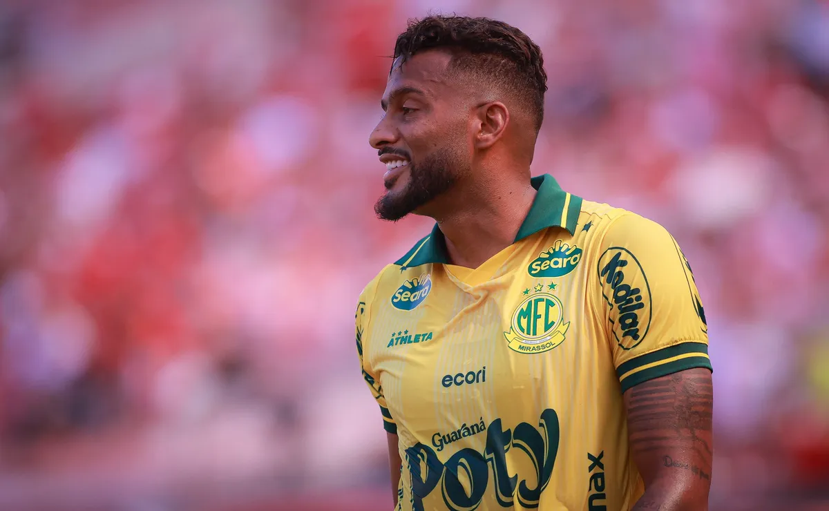 Reinaldo dedica vitória do Mirassol a Negueba e emociona após lesão que tira atacante da temporada