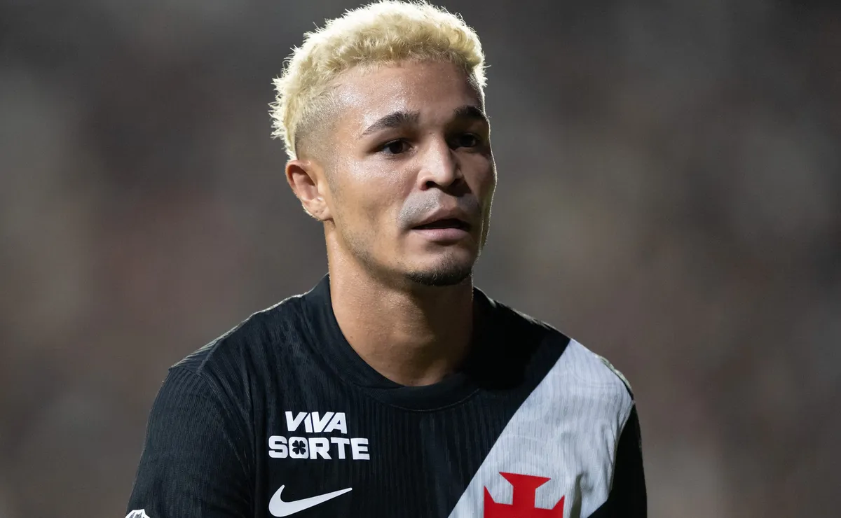 Adson ganha moral com Renato Gaúcho no Vasco e deve ser titular contra o Paysandu