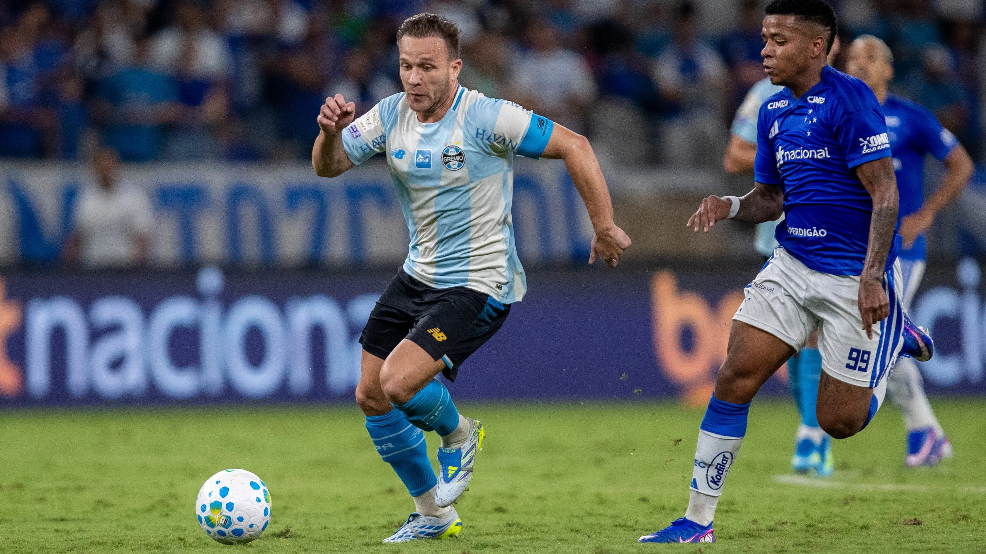 Arthur jogador do Gremio durante partida contra o Cruzeiro no estadio Mineirao pelo campeonato Brasileiro A 2026. Foto: Fernando Moreno/AGIF