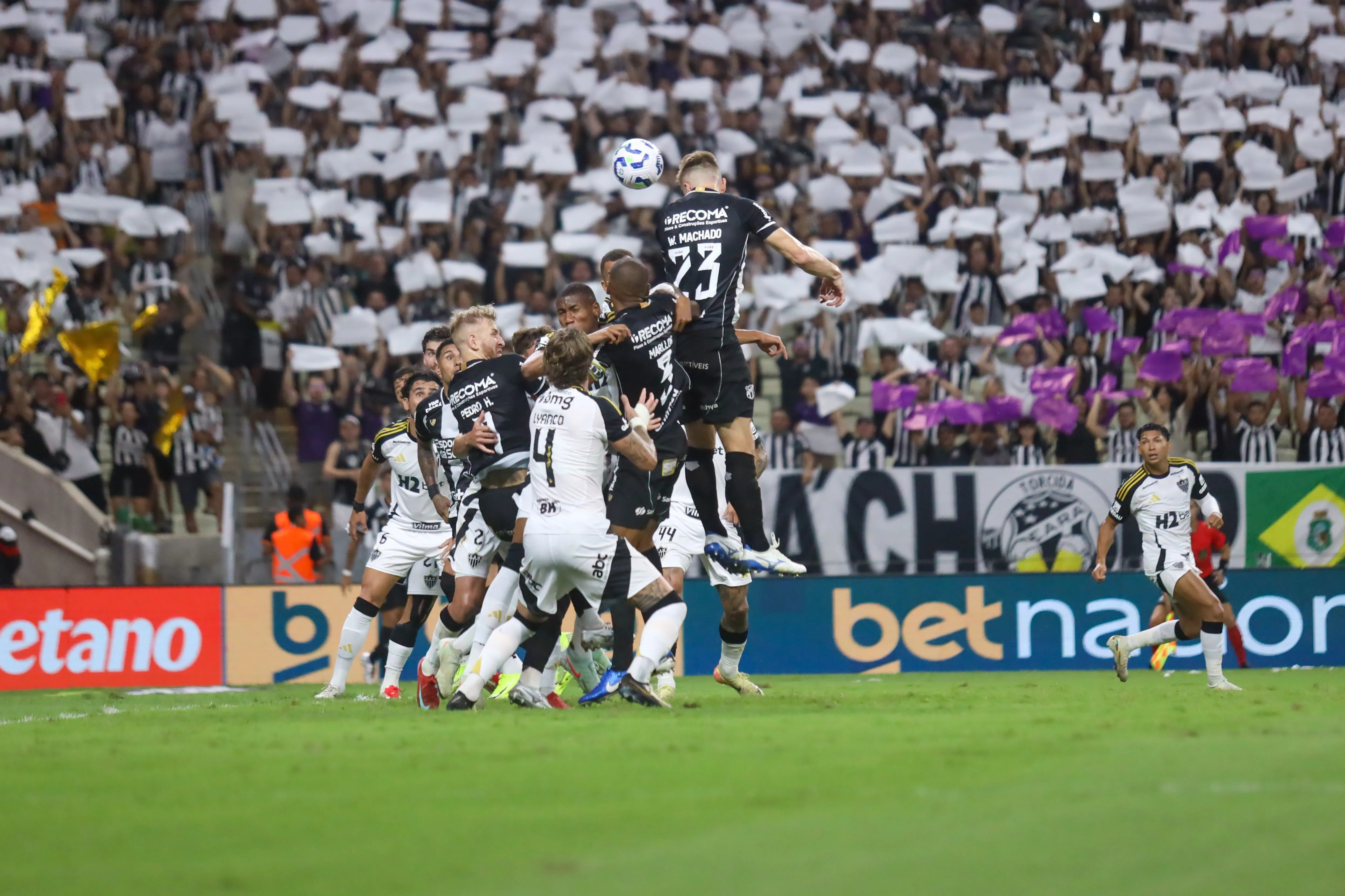 William Machado jogador do Ceara durante partida contra o Atletico-MG no estadio Arena Castelao pelo campeonato Brasileiro A 2025. Foto: Lucas Emanuel/AGIF