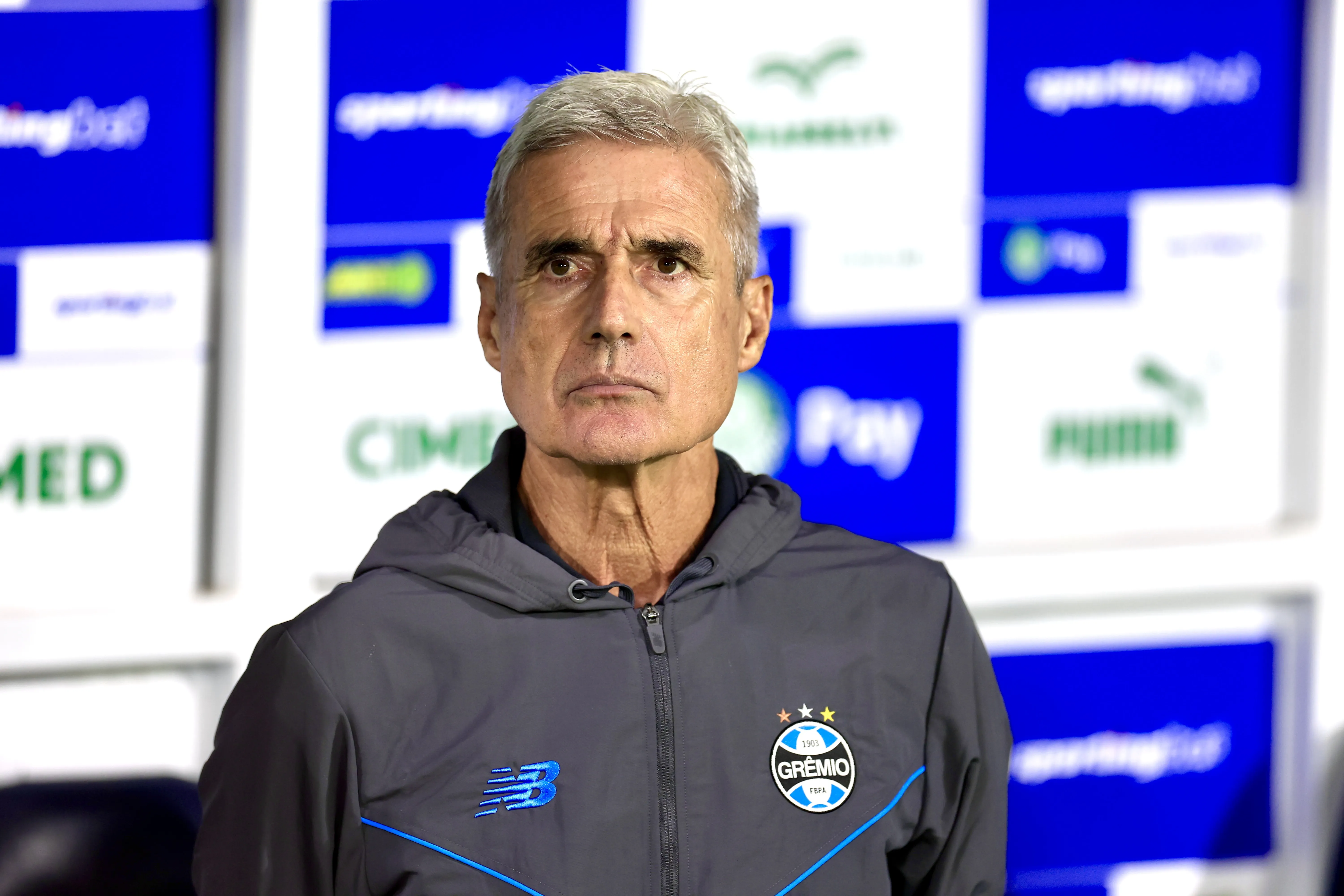 Luís Castro chegou recentemente ao Grêmio. Foto: Marcello Zambrana/AGIF
